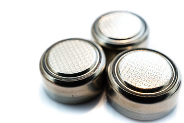 Knopfzelle isoliert 