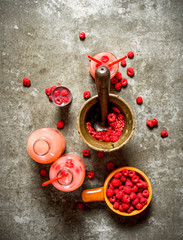 Cooking raspberry juice.