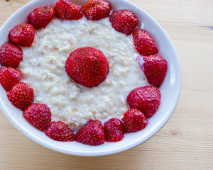 oatmeal with strawberries