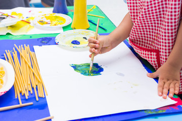 Hands of painting