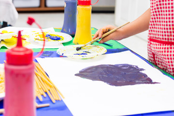 Hands of painting