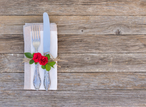 Besteck Tischgedeck Messer Gabel Serviette und Blumen