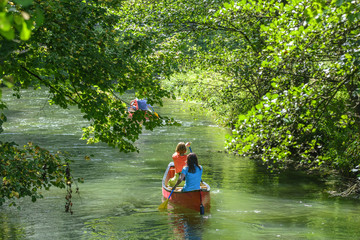 idyllische Szenerie bei einer Kanu-Tour auf der Pegnitz