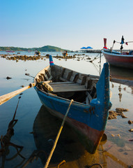 Obraz premium National fishing boats on the shore of the Indian Ocean Phuket T