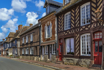 Fototapeta na wymiar street in Beuvron-en-Auge, France