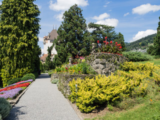 Jardines del Castillo de Oberhofen a orillas del lago Thun en la zona de Interlaken, SuizaOLYMPUS DIGITAL CAMERA