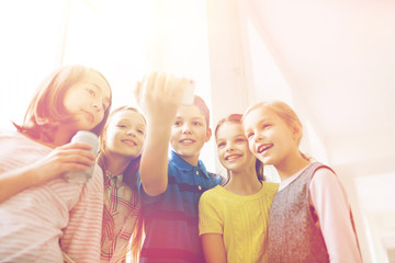 Fototapeta premium group of school kids with smartphone and soda cans
