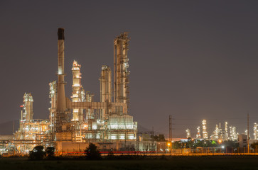 Fototapeta na wymiar Oil Refinery factory at twilight , petrochemical plant , Petroleum , Chemical Industry
