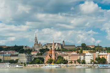 Fototapeta premium Budapest, Hungary - 15 August 2016. picturesque view on Budapest and Danube