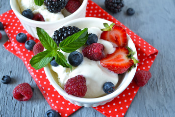 Vanilla ice cream with blueberries, raspberries and strawberries