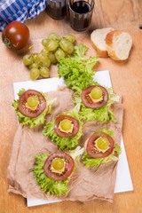 canape with grape