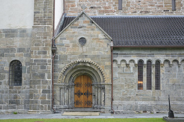 Fototapeta na wymiar Portal der Marienkirche, Bergen