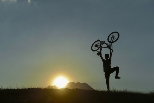 enerjik ve pozitif bisikletçi