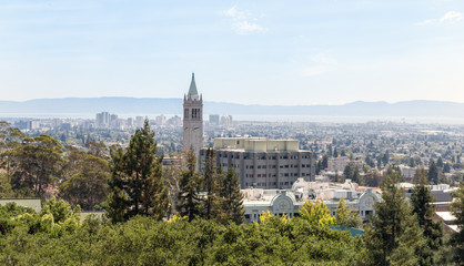 Berkeley University with clock tower and city view. - obrazy, fototapety, plakaty