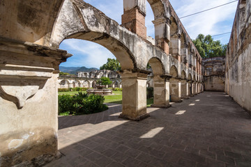 Fototapeta na wymiar Arches looking out into the cloister of Iglesia y Convento de Santa Clara in Antigua Guatemala (Guatemala)