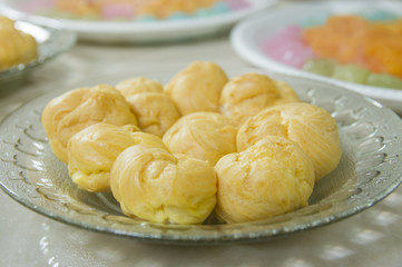 Eclairs with vanilla cream