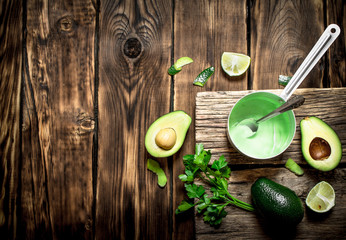 Fresh avocado sauce, lime and herbs.