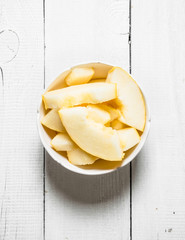 Slices of ripe melon in a bowl.