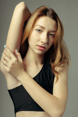 Fototapeta premium model tests of young pretty girl over grey background