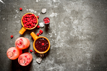 Fototapeta na wymiar Fresh raspberry fruit drink with jam and ice.