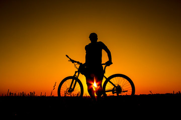 Obraz premium sunset and silhouette backlight bikers