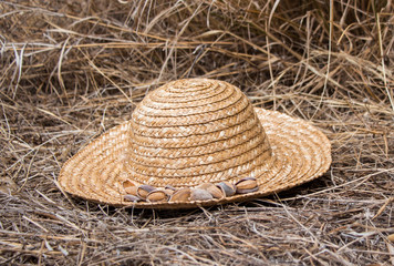 Straw hat and almonds.