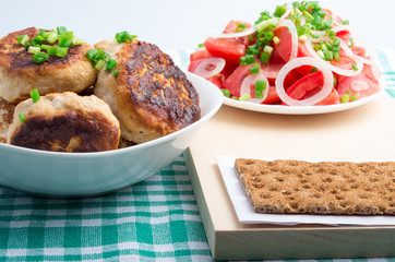Chicken rissole, salad of fresh tomatoes and rye hardtack
