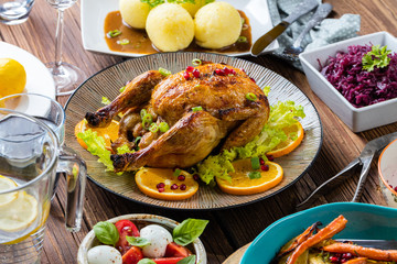 Grillhänchen mit verschiedenen zutaten