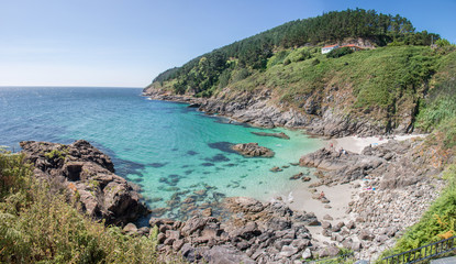 Fototapeta na wymiar Tropische Bucht in Fisterra (Finisterre) Provinz A Coruña Galicien Spanien