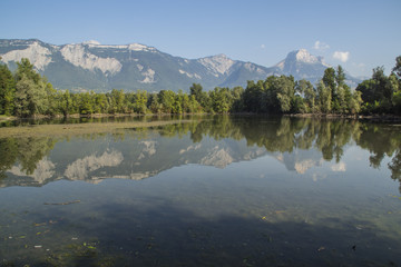 Fototapeta na wymiar Lacs et bois de la Batie - Grésivaudan - Isère.
