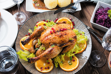 Grillhänchen mit verschiedenen zutaten