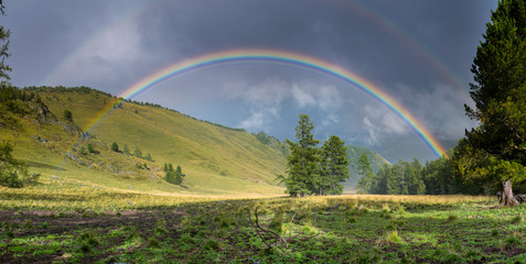 Obraz premium Rainbow in the Altai mountains