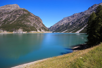 Fototapeta na wymiar lago di Livigno