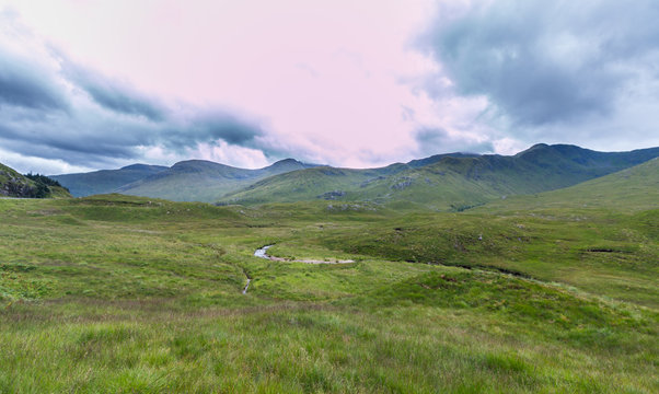 Grüne Landschaft in Schottland
