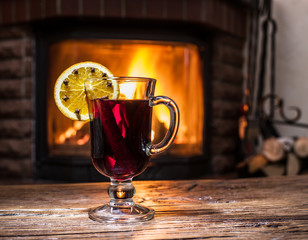 Hot mulled wine with orange slice, cloves and cinnamon stick.