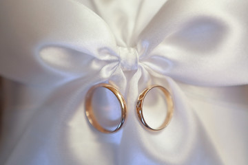 Golg wedding rings of bride and groom