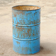 Fototapeta premium Single used and old oil tank