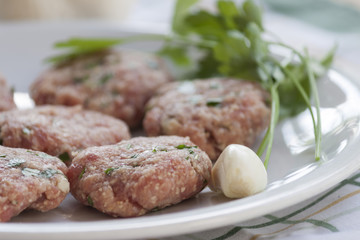 Dish of meatballs with garlic and parsley
