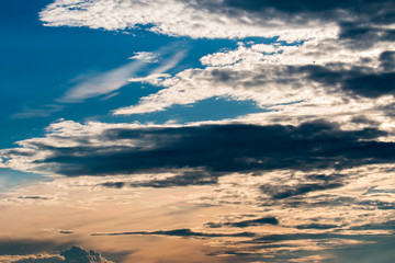 Obraz premium colorful dramatic sky with cloud at sunset