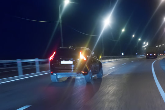 Fototapeta cars go on night city