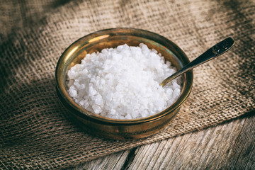 Fototapeta na wymiar White salt in a bowl