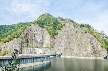Obraz na płótnie Canvas The barrage, dam Vidraru on the river Arges, green hills and rocks