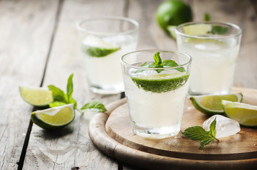 Summer cocktail with lime and mint
