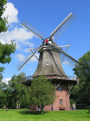 Fototapeta na wymiar Windmill in Zwischenahn