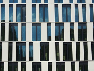 Architektur: Moderne Bürohaus-Fassade