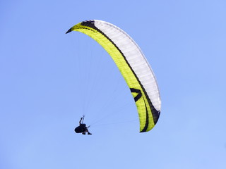 Gleitschirmflieger auf der Wasserkuppe/Rhön
