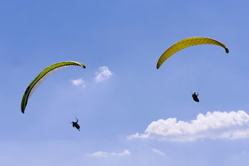 Gleitschirmfliegen auf der Wasserkuppe/Rhön