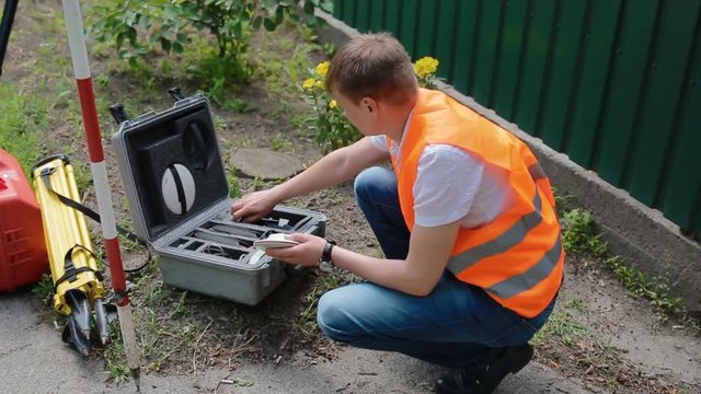 Worker prepare geodetic device for surveying