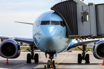 The plane stands with the tunnel at the airport