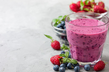 blueberries raspberry banana smoothie